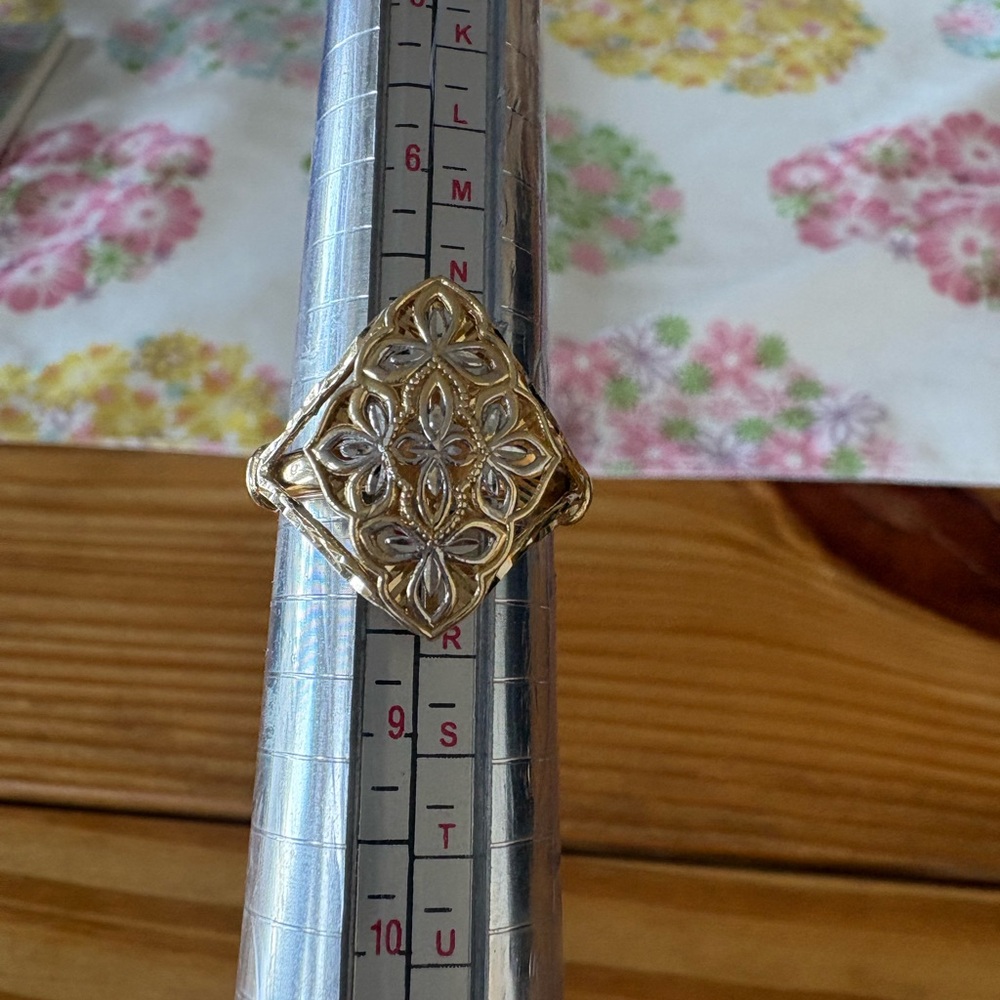 Elegant 14k Two-Tone Floral Filigree Ring